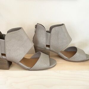 7, 9.5, 10 NEW TAUPE VITALIZE ORTHOLITE BLOCK HEEL CUTOUT OPEN TOE SANDALS
